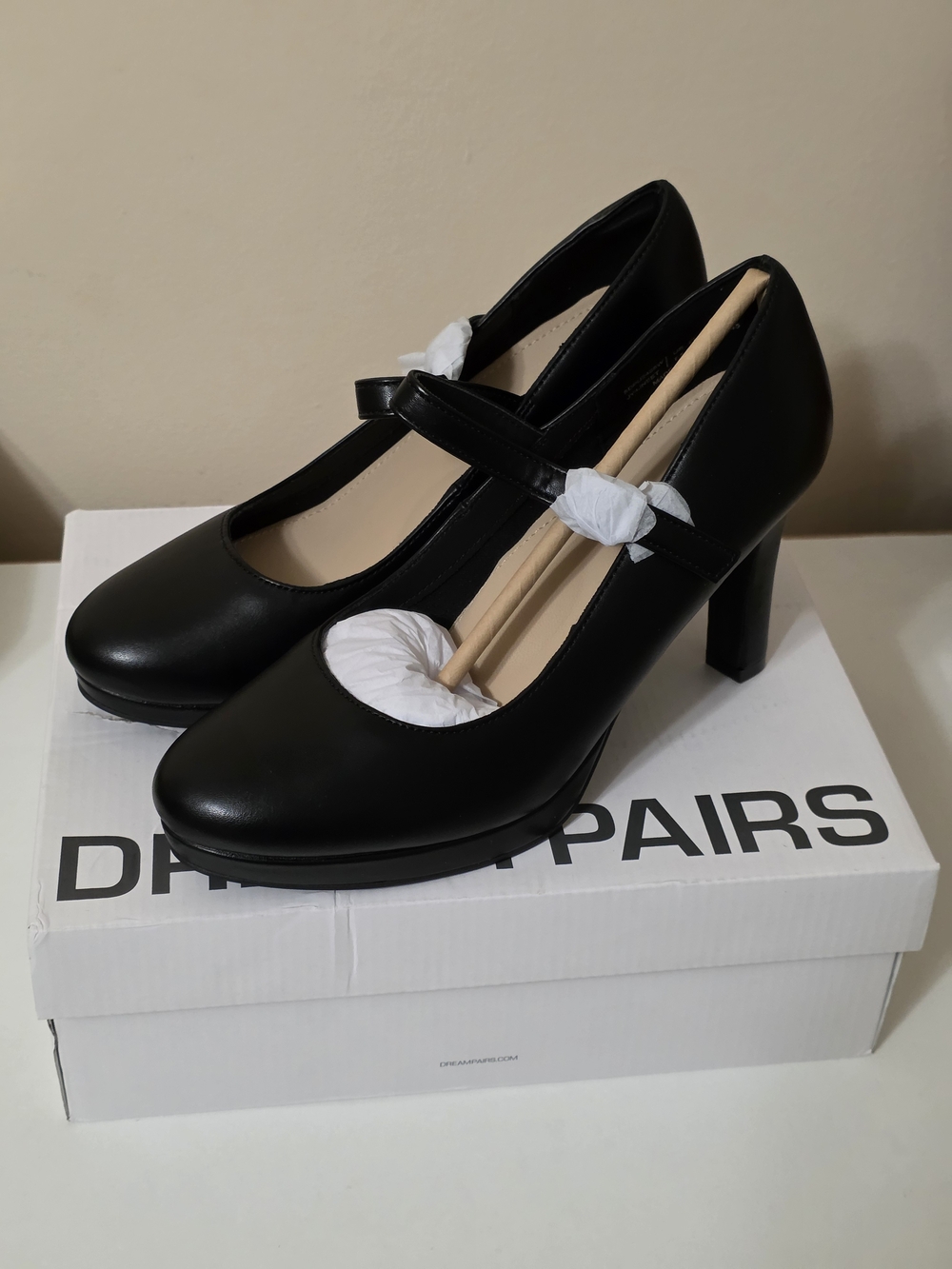 Dream Pairs Classic Black Mary Jane Heels - SZ 7.5